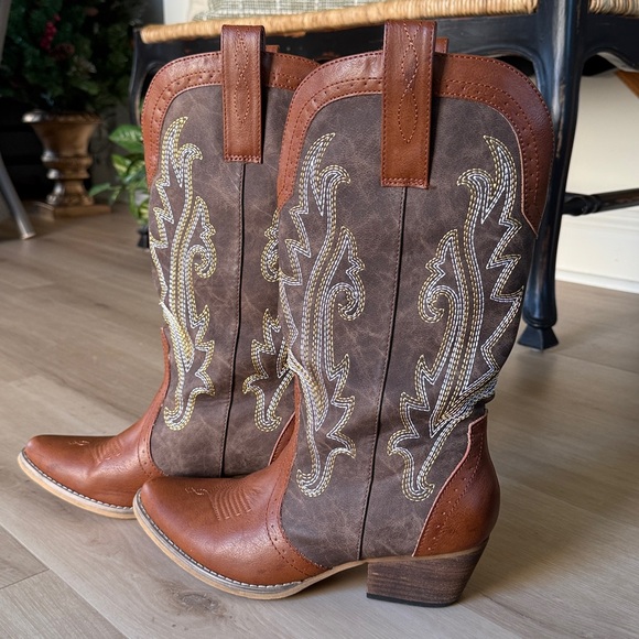 Brown and Tan Western Cowboy Boots Rollda Boots Only Worn a Few Times - Picture 4 of 16